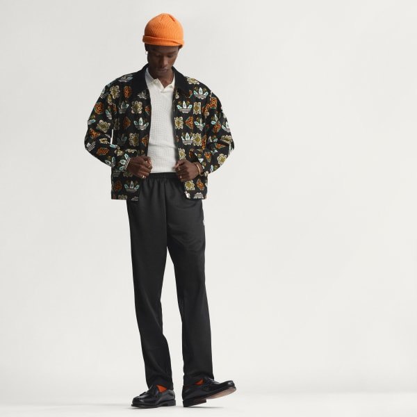 Con chaqueta y gorro, foto de campaña de adidas